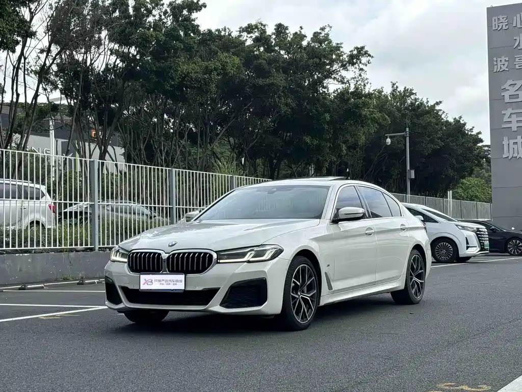 BMW 5 Series 2022 — фото 1