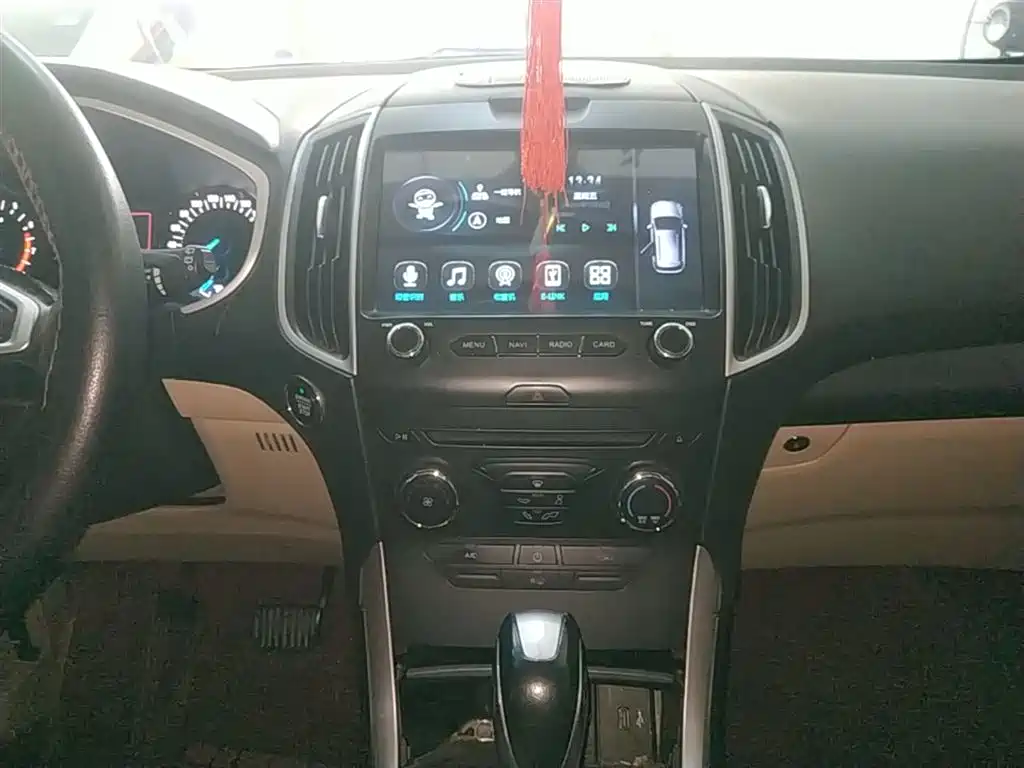 Ford Edge 2016 — фото 13