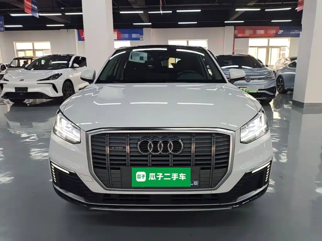 Audi Q2L E-Tron 2021 — фото 3