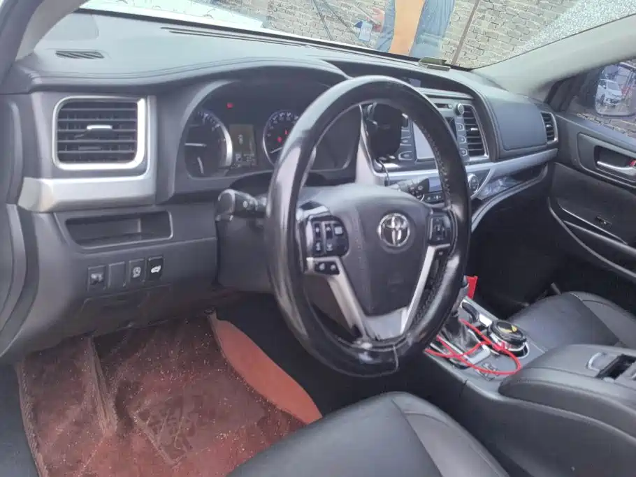 Toyota Highlander 2018 — фото 12