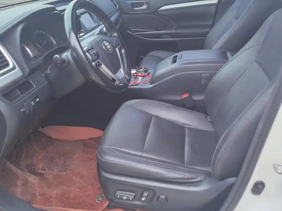 Toyota Highlander 2018 — фото 11