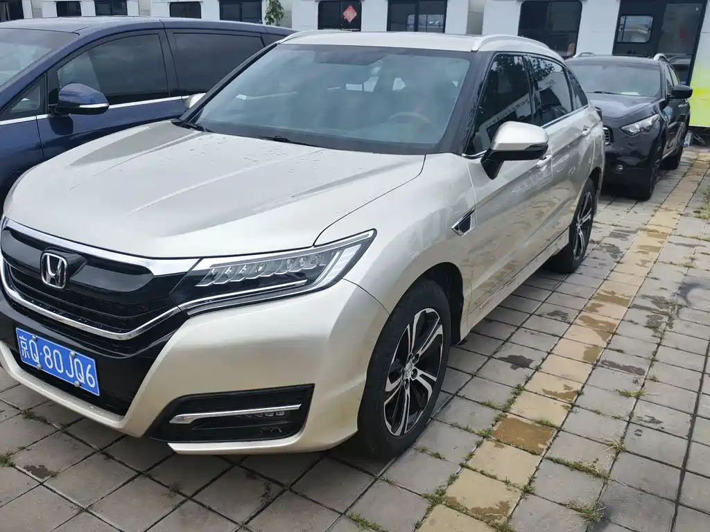 Honda UR-V 2017 — фото 1