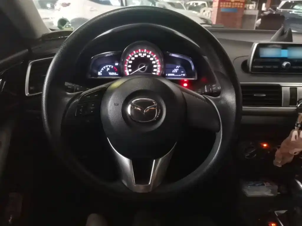 Mazda 3 Axela 2016 — фото 11