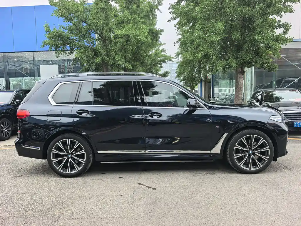 BMW X7 2022 — фото 21
