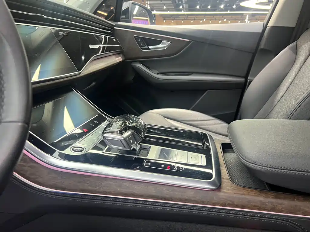 Audi Q7 2023 — фото 9