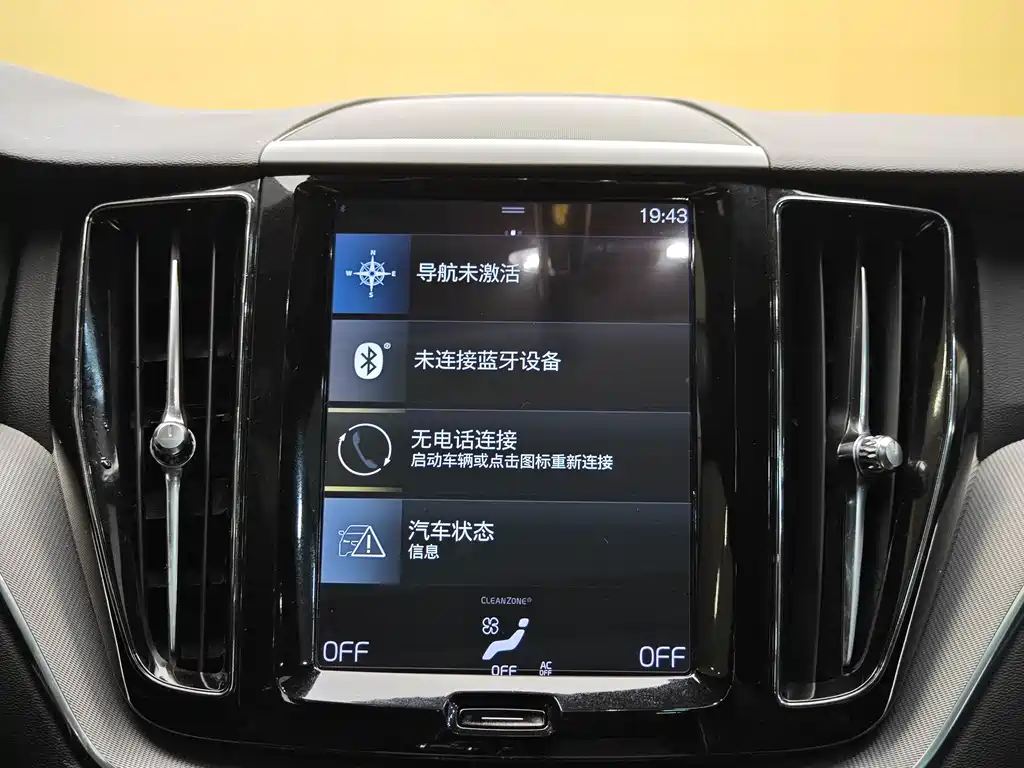 Volvo XC60 2018 — фото 15