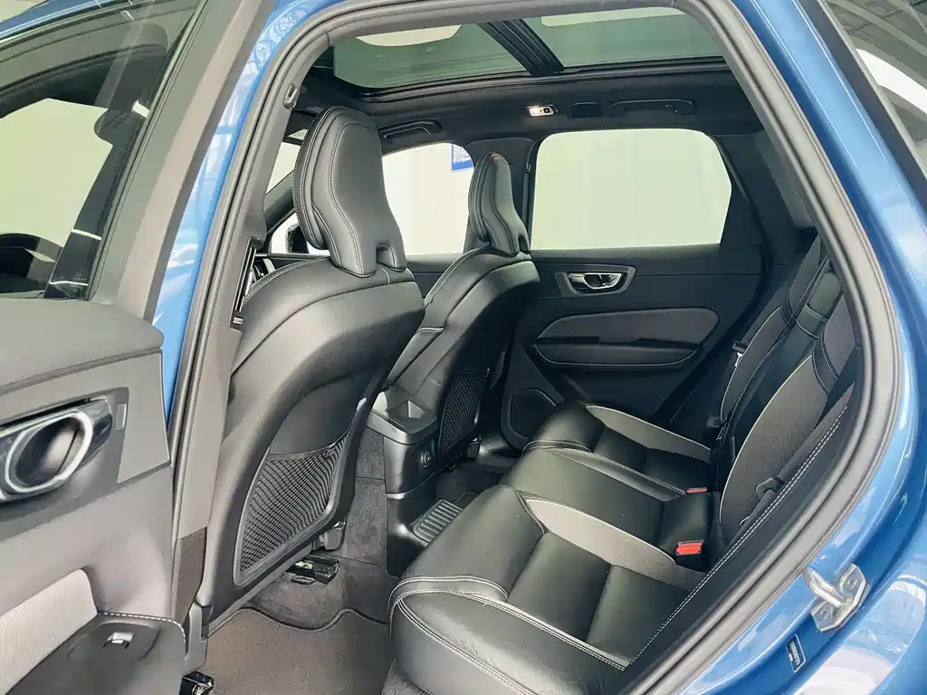 Volvo XC60 PHEV 2020 — фото 10