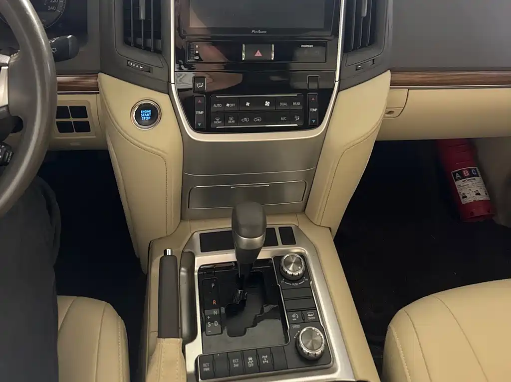 Toyota Land Cruiser 2019 — фото 14