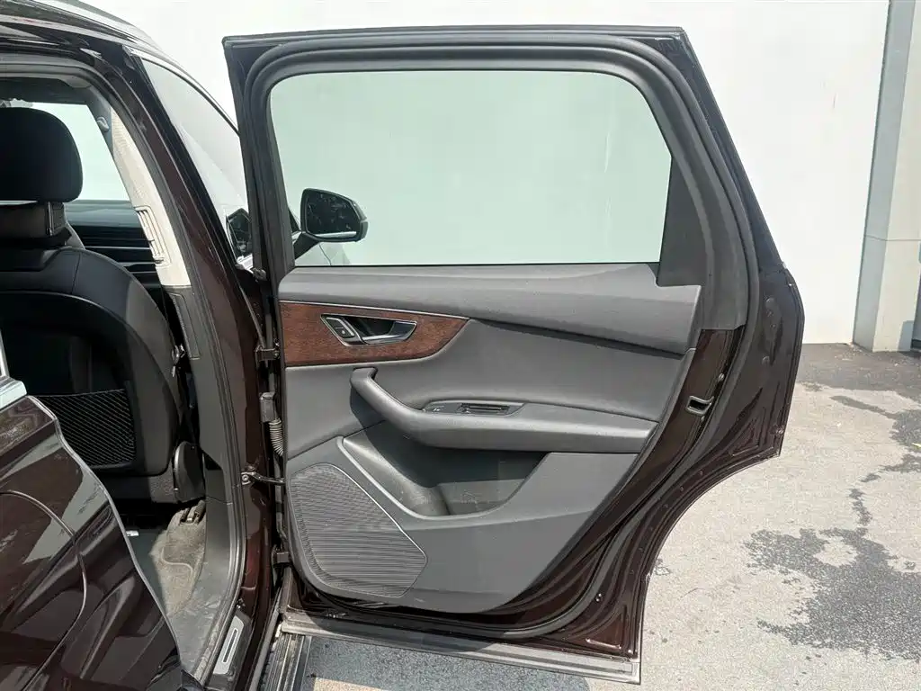 Audi Q7 2021 — фото 15