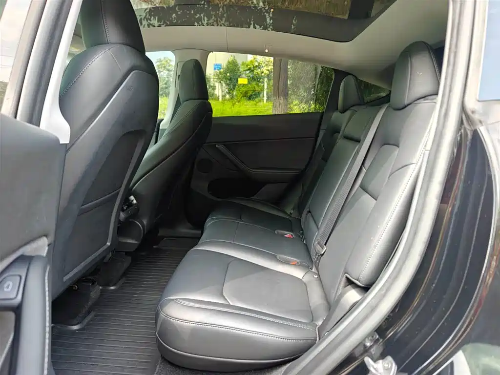 Tesla Model Y 2022 — фото 11