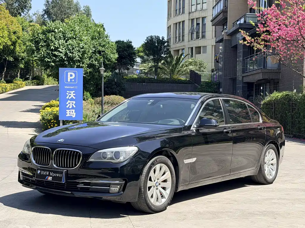 BMW 7 Series 2013 — фото 1