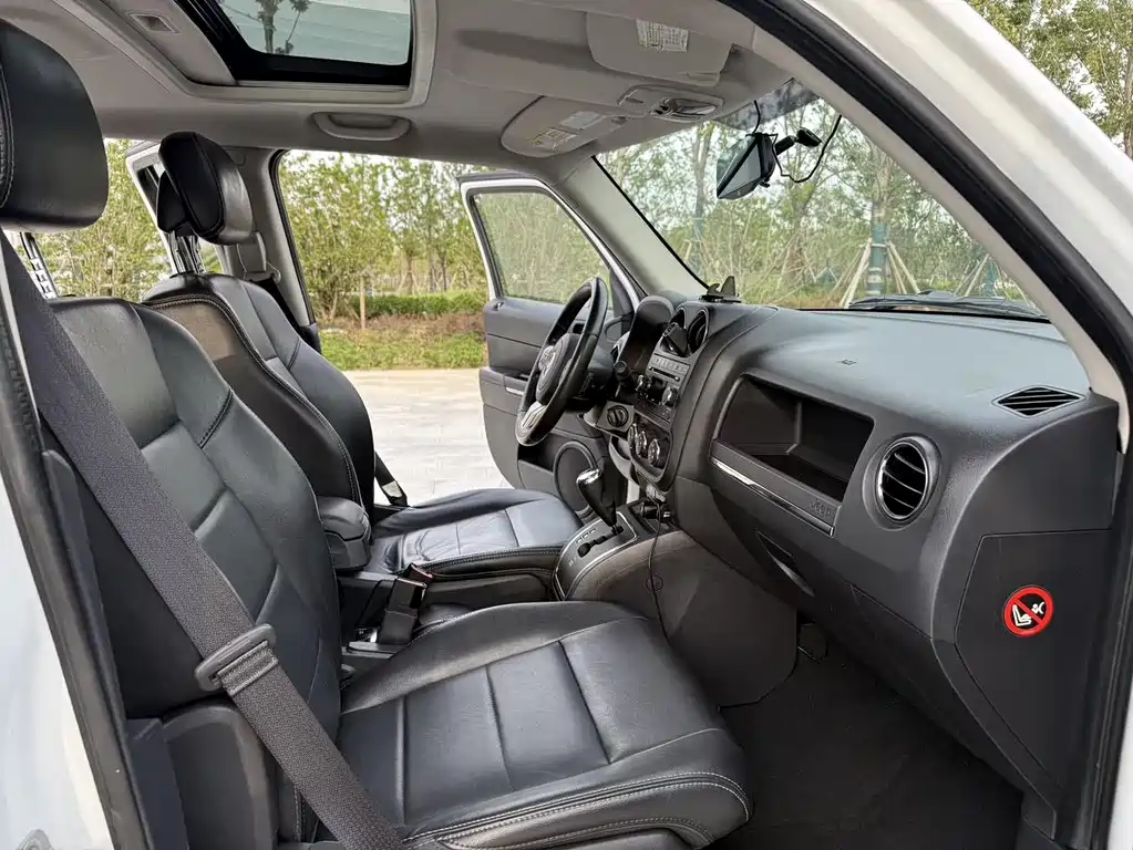 Jeep Patriot 2014 — фото 11