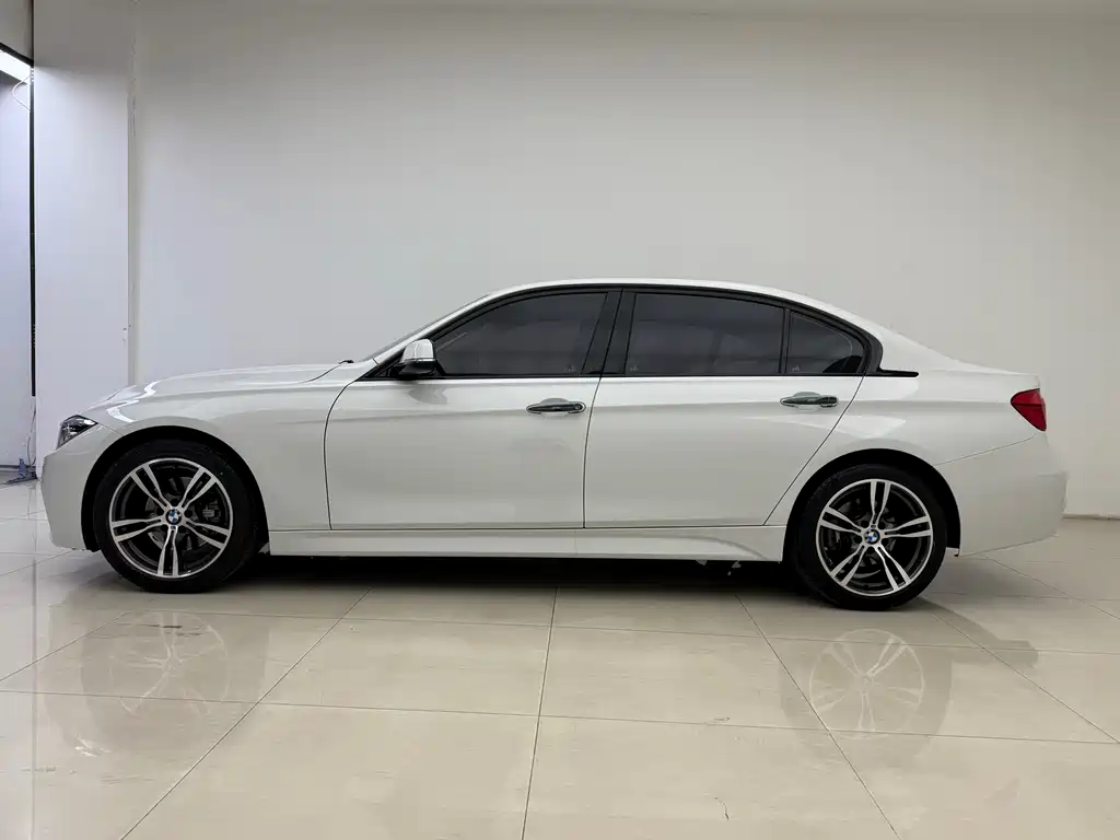 BMW 3 Series 2019 — фото 12