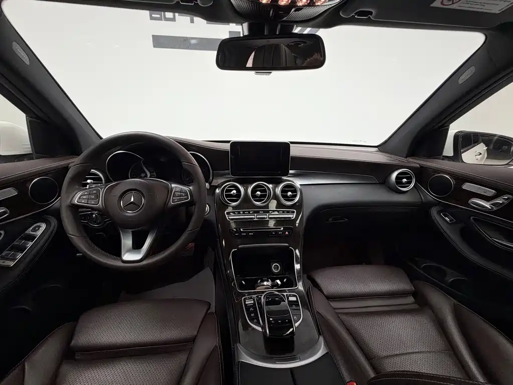 Mercedes-Benz GLC 2018 — фото 16