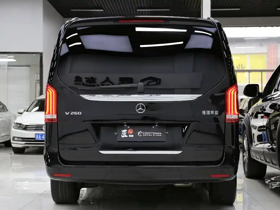 Mercedes-Benz V-Class 2022 — фото 28