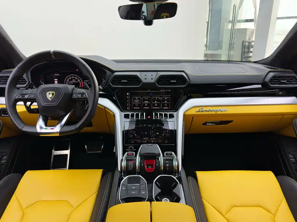 Lamborghini Urus 2020 — фото 24