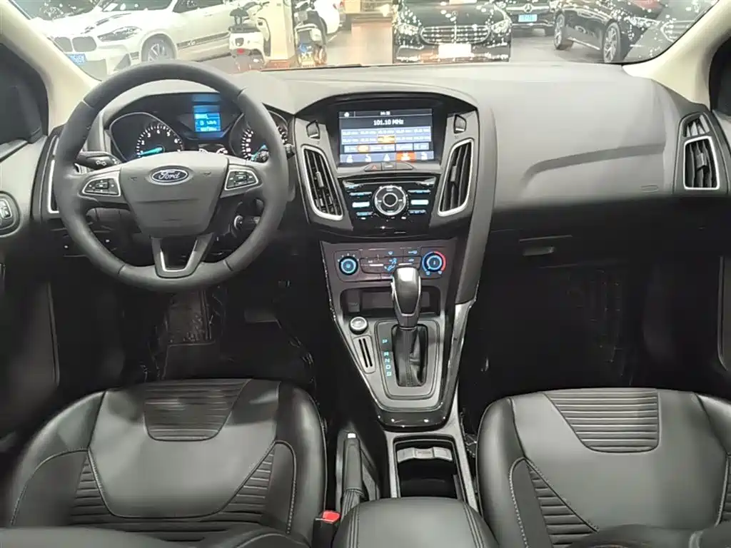 Ford Focus 2019 — фото 10