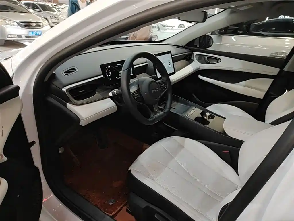 BYD Seal 05 DM-i 2025 — фото 11