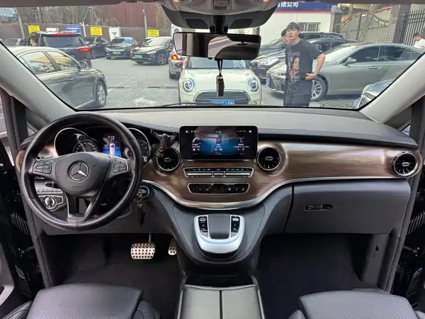 Mercedes-Benz V-Class 2023