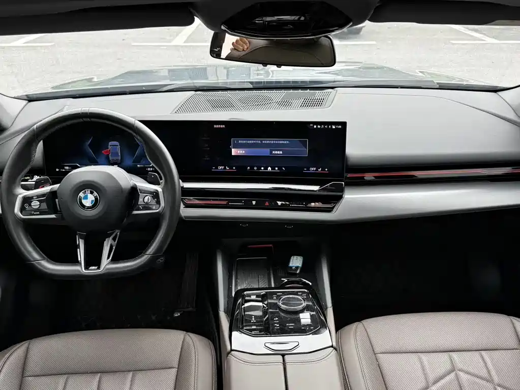 BMW 5 Series 2024 — фото 17