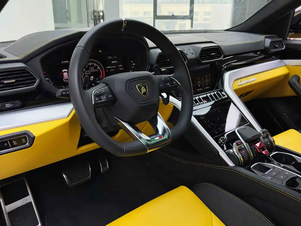 Lamborghini Urus 2020 — фото 13