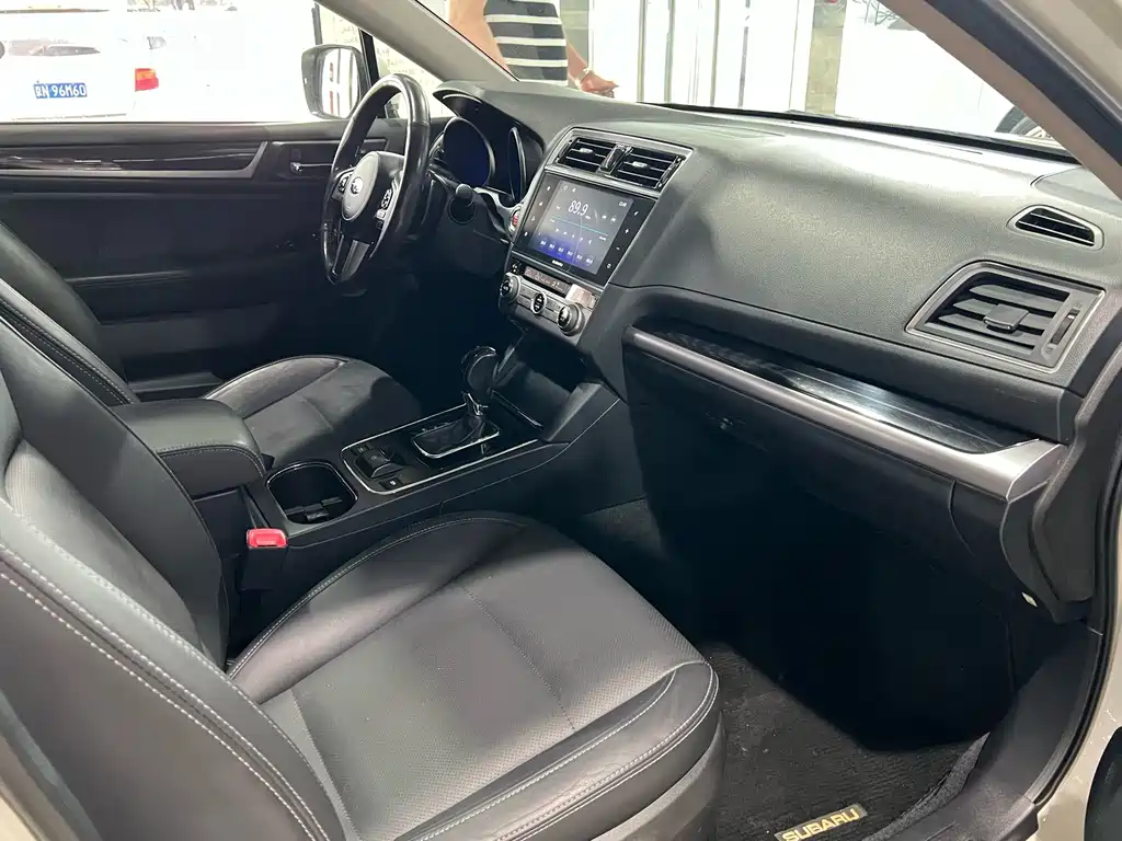 Subaru Outback 2017 — фото 27