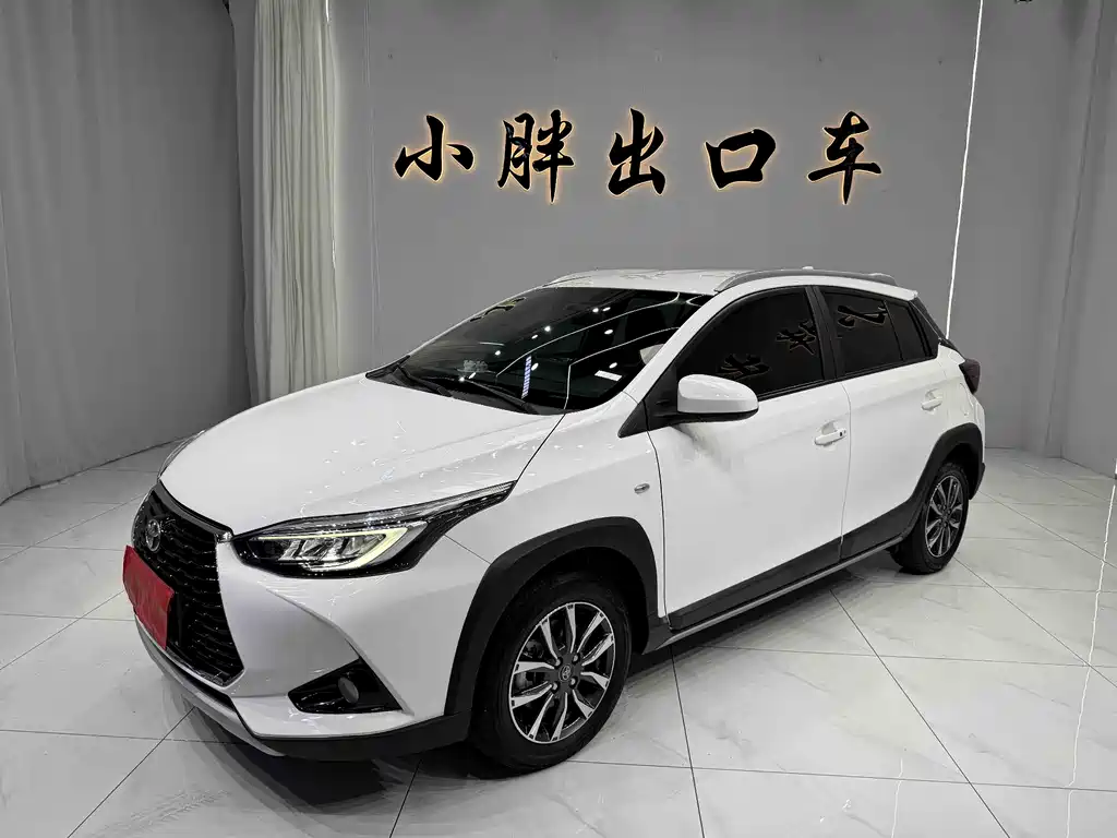 Toyota Yaris L 2022 — фото 1