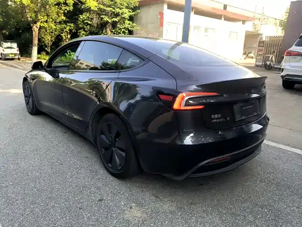 Tesla Model 3 2025