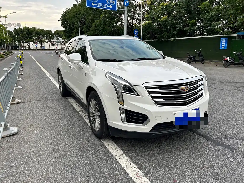 Cadillac XT5 2017 — фото 3