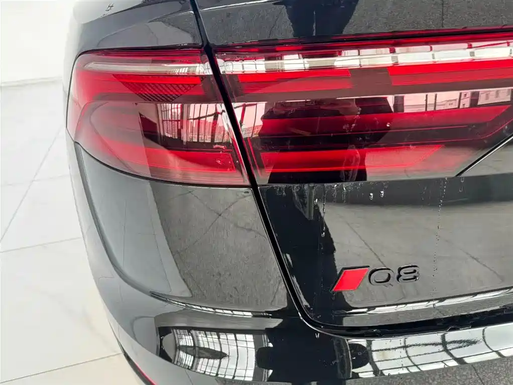 Audi Q8 2025 — фото 17