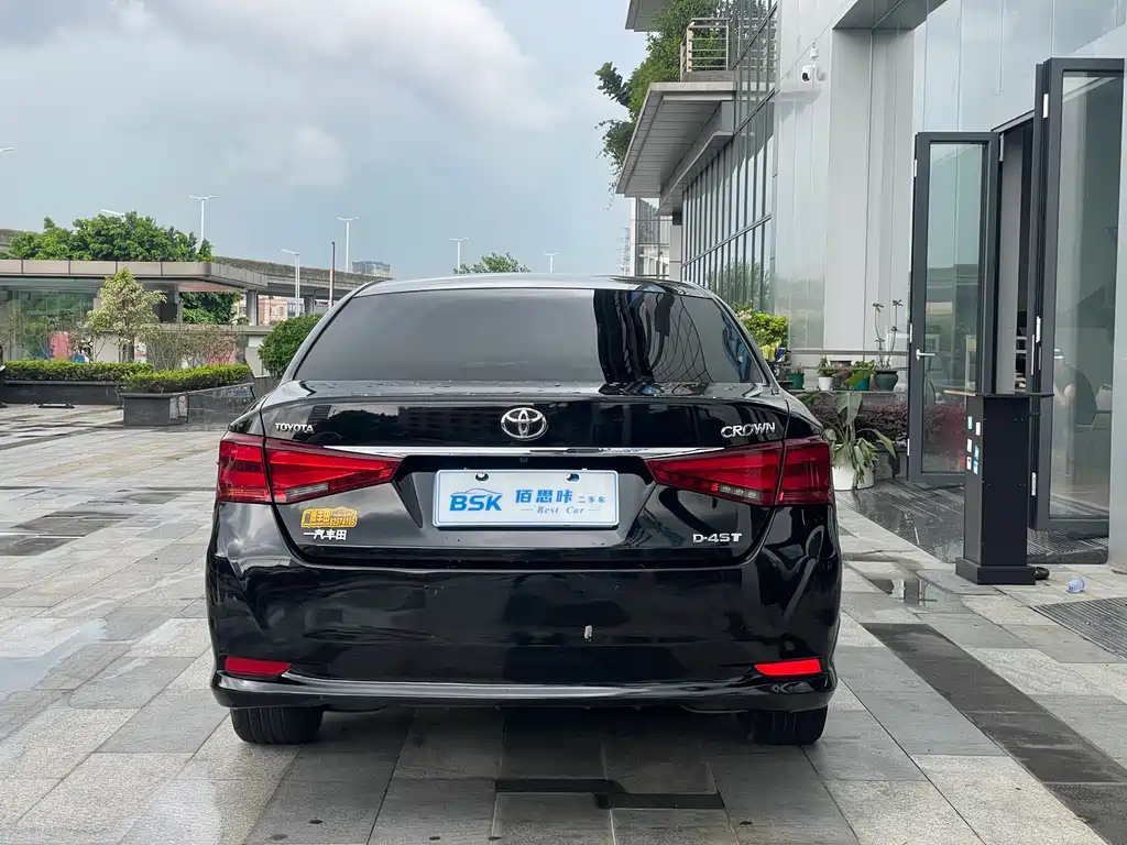 Toyota Crown 2017 — фото 13