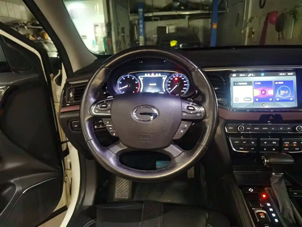 GAC Motor Trumpchi GS8 2019 — фото 11
