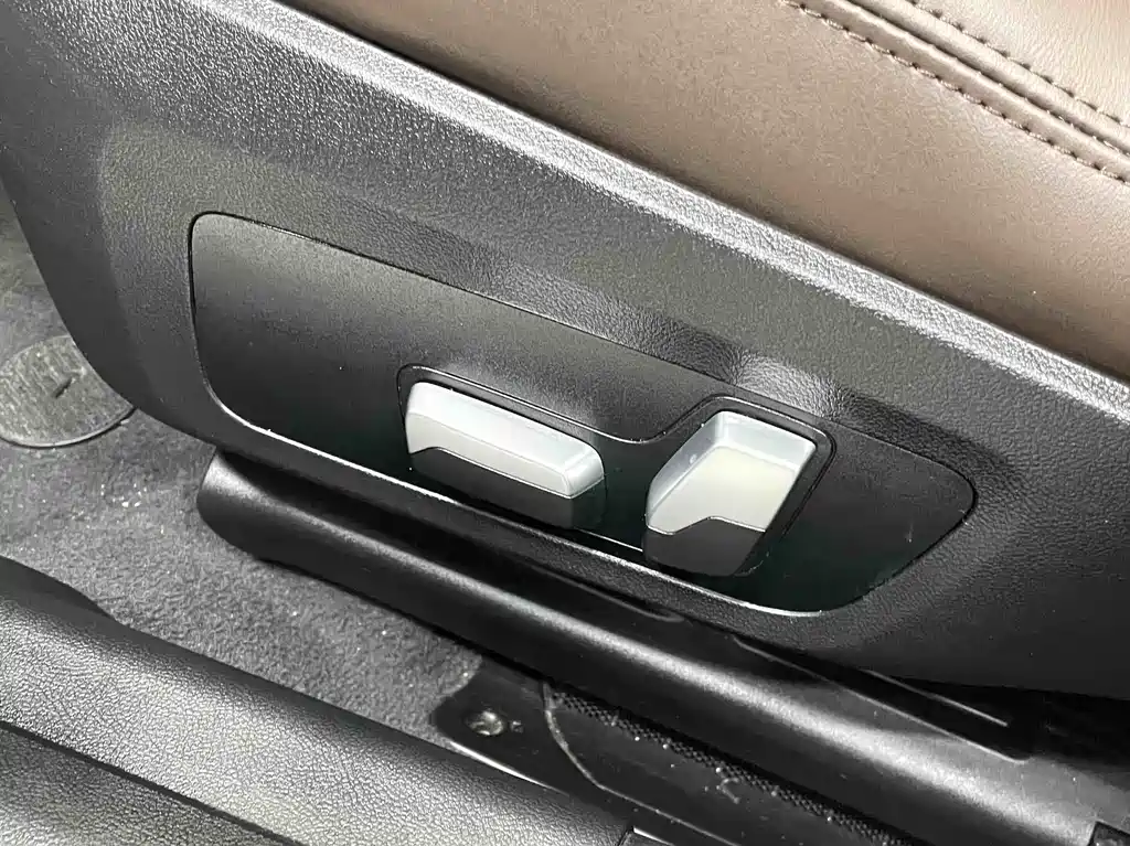 BMW 3 Series 2023 — фото 11