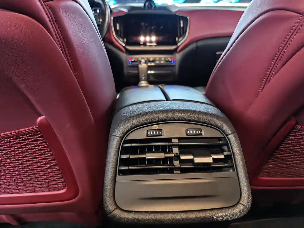 Maserati Ghibli 2021 — фото 12
