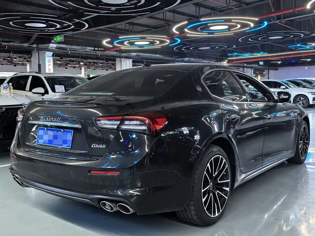 Maserati Ghibli 2021 — фото 18