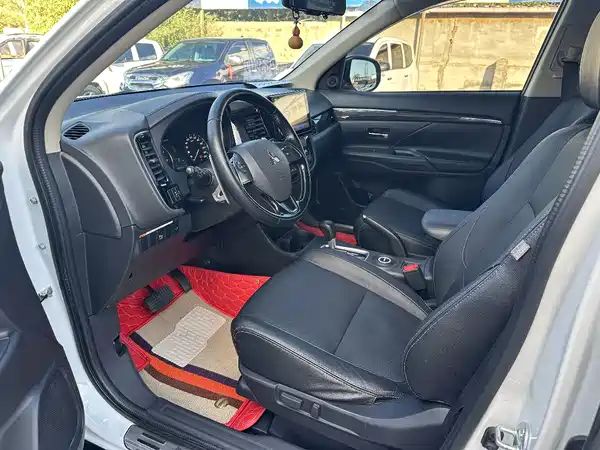 Mitsubishi Outlander 2016