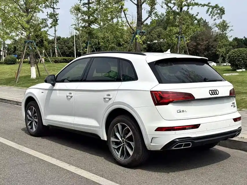 Audi Q5L 2023 — фото 9