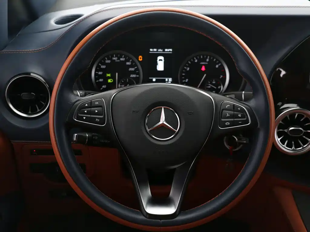 Mercedes-Benz Vito 2023 — фото 15