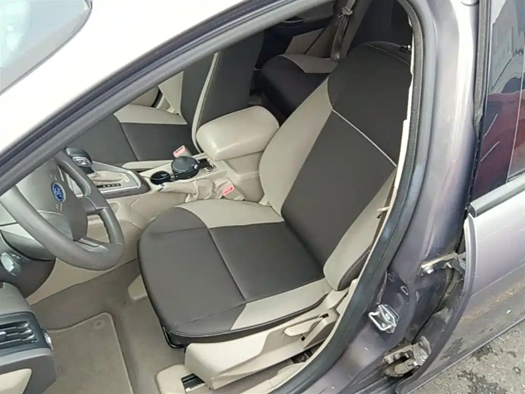 Ford Focus 2015 — фото 15