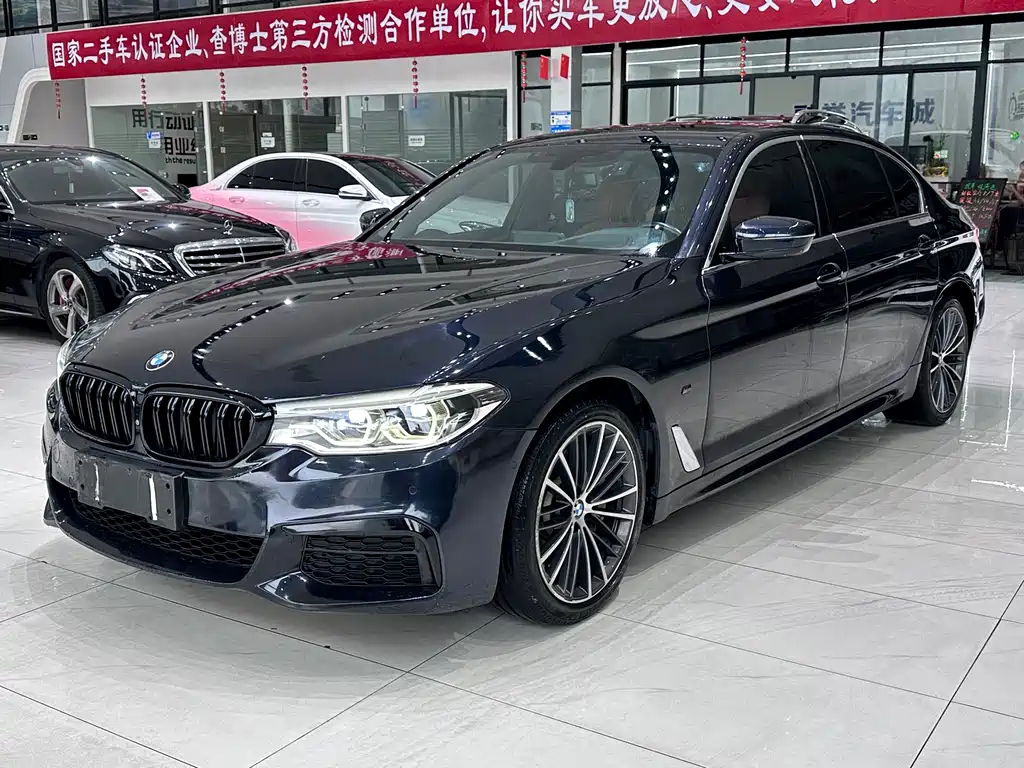 BMW 5 Series 2019 — фото 1