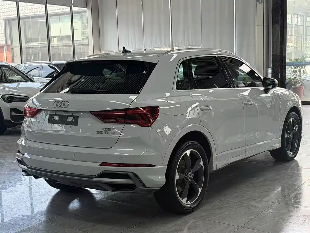 Audi Q3 2022 — фото 12