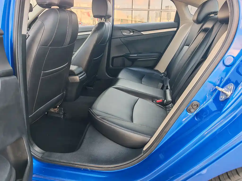 Honda Civic 2018 — фото 10