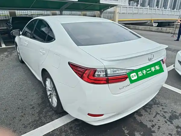 Lexus ES 2018