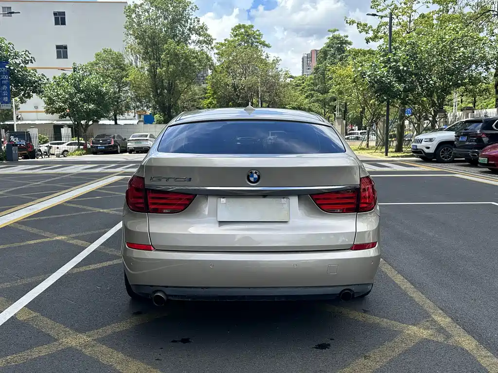 BMW 5 Series GT 2010 — фото 8
