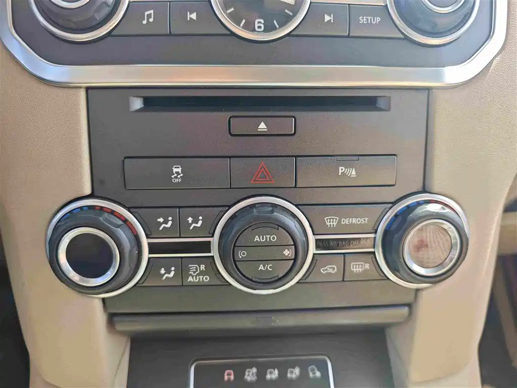 Land Rover Discovery 2015 — фото 13