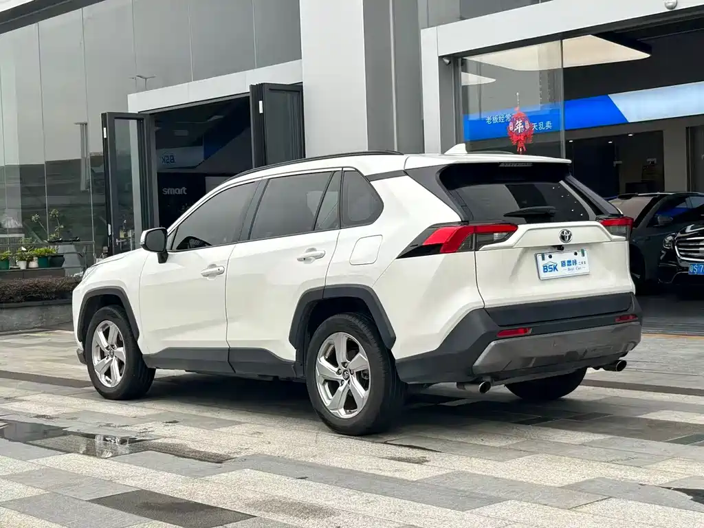 Toyota RAV4 2020 — фото 6