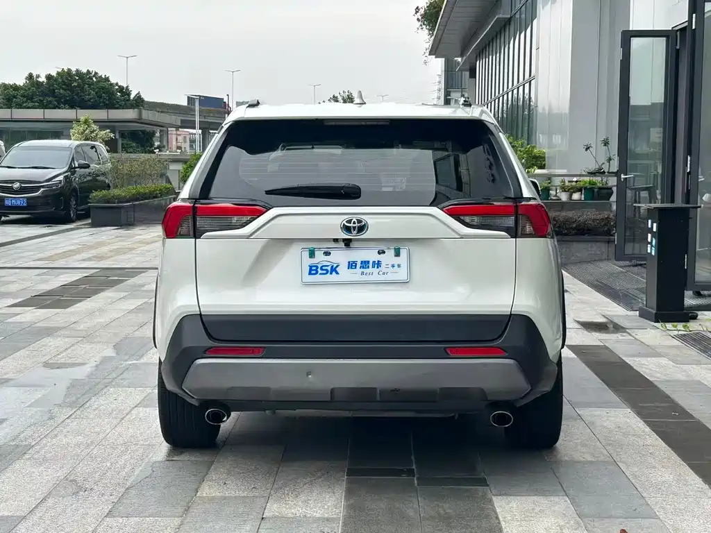 Toyota RAV4 2020 — фото 5