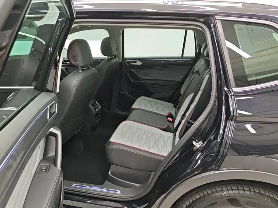 Volkswagen Tiguan L Plug-In Hybrid 2022 — фото 11