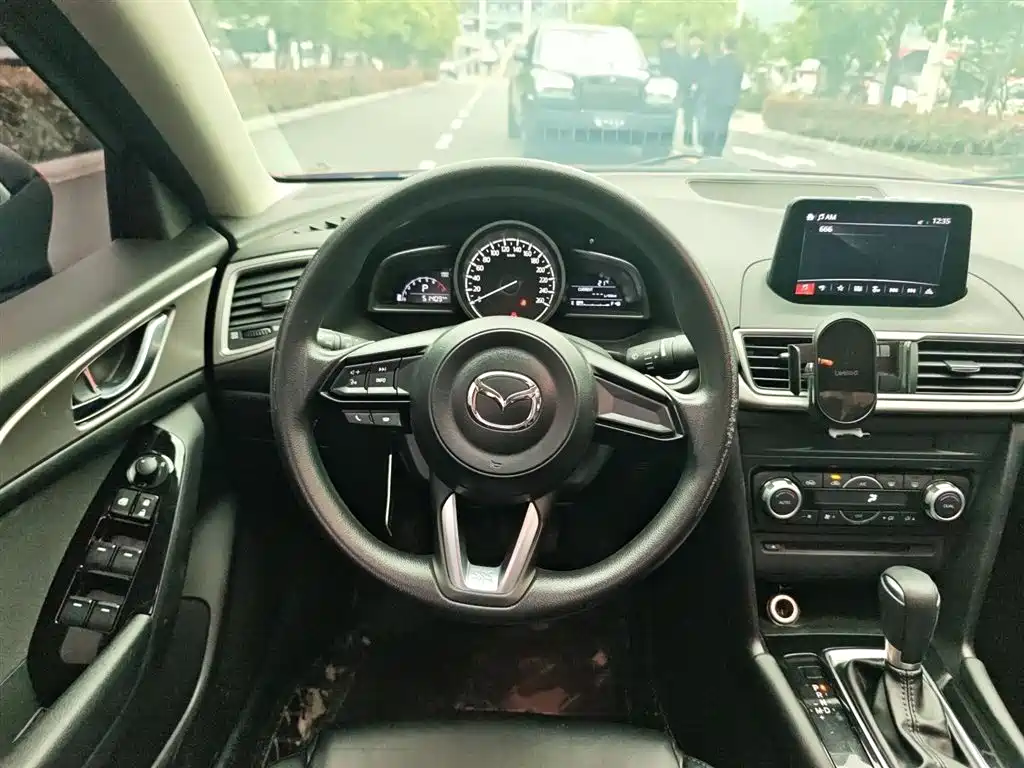 Mazda 3 Axela 2019 — фото 9