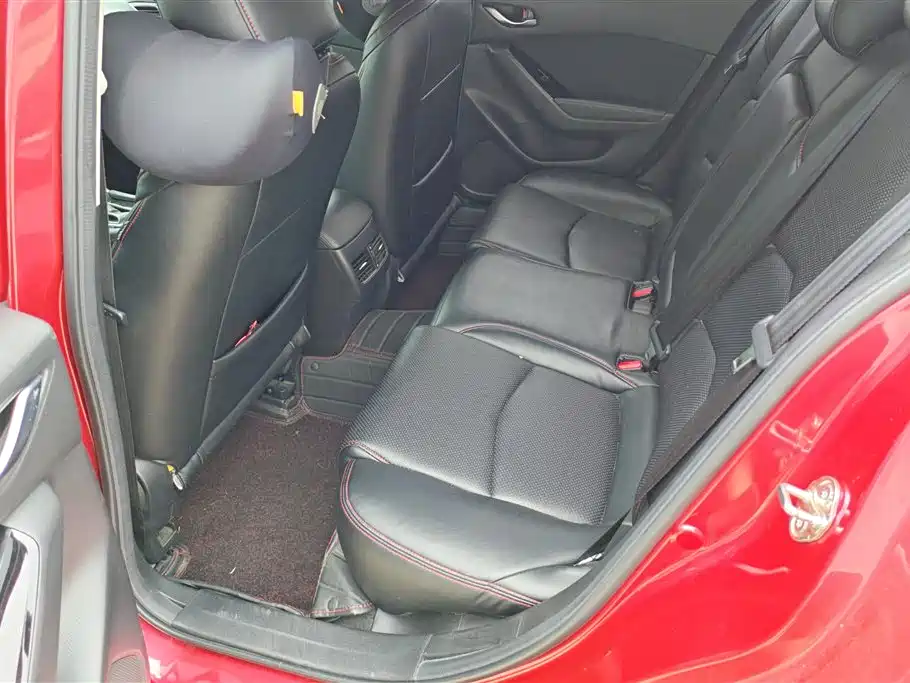 Mazda 3 Axela 2019 — фото 11